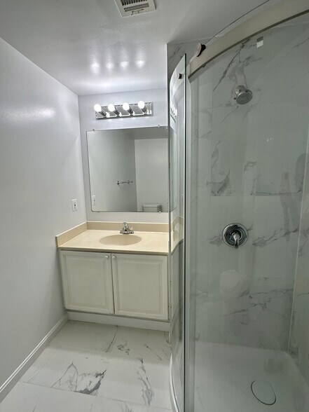 Building Photo - 14052 Oxbridge Inn Ct