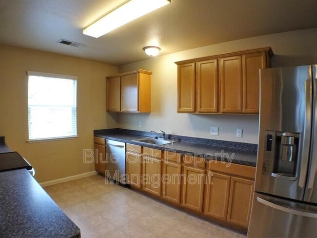 Building Photo - 2099 Hartford Dr
