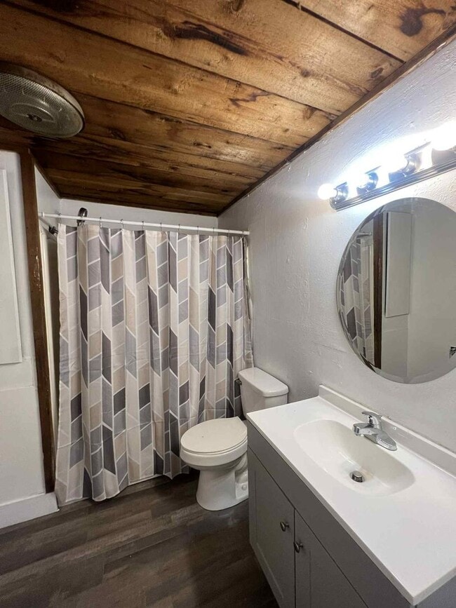 Building Photo - Newly Remodeled 3 Bedroom / 2 Bathroom Hom...