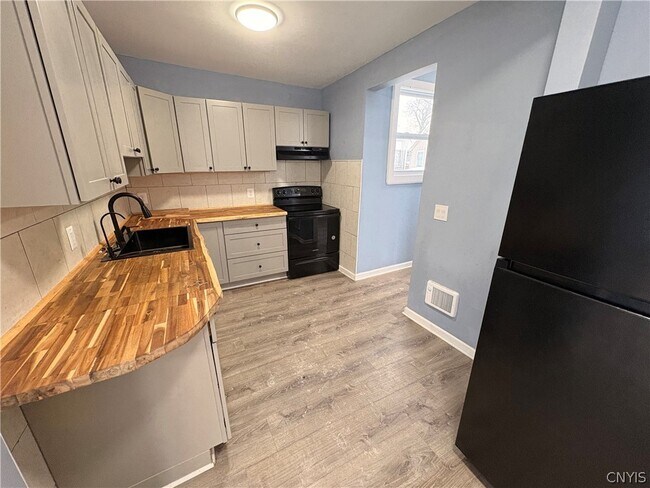 Building Photo - 11 Grove Ave