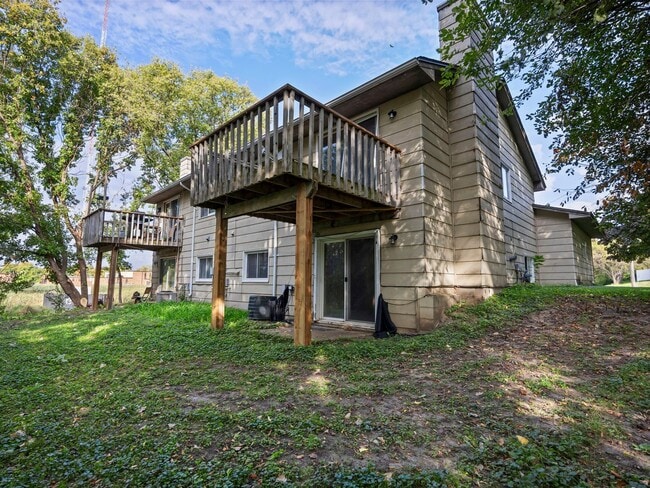 Building Photo - 3 Bedroom Golden Valley Home