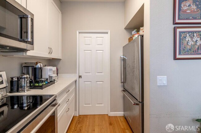 Building Photo - 2075 Sutter St