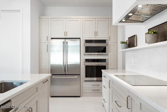 Building Photo - 114 12th Ave S