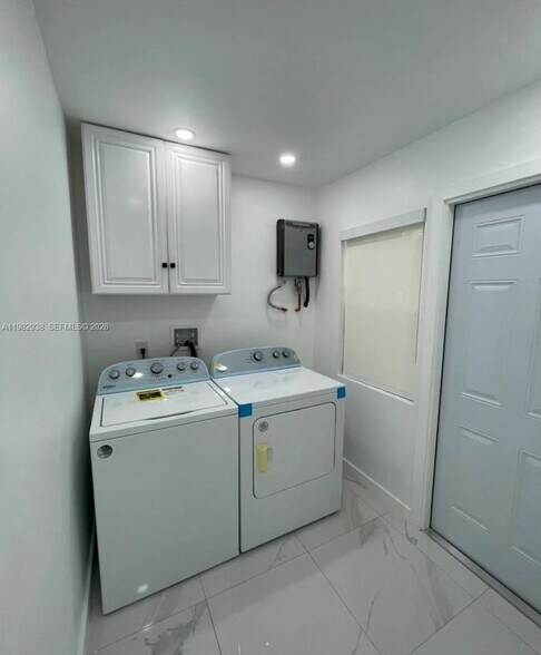 Building Photo - 3161 NW 31st St