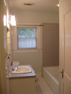 Building Photo - 1021 E 16th St