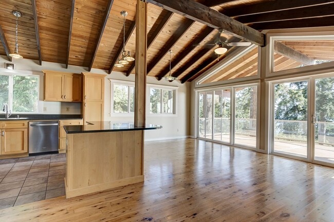 Building Photo - Beautiful Home in Polnell Shores