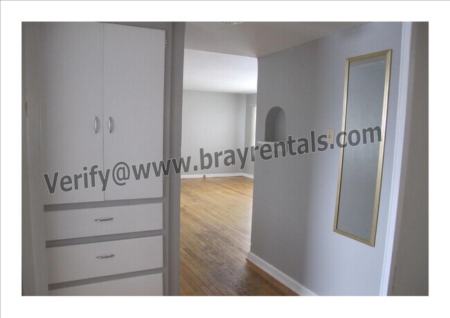 Building Photo - 1355 Mesa Ave