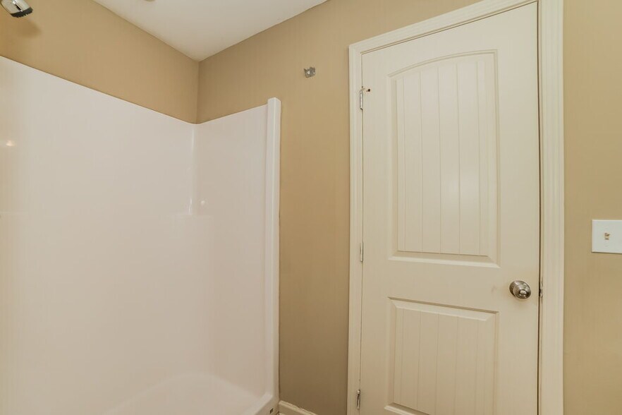 Building Photo - 498 Highland Falls Dr