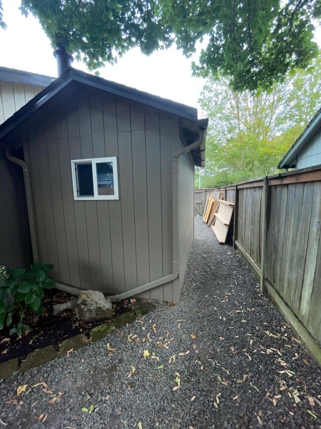 Building Photo - Newly Remodeled and updated Home near Fann...