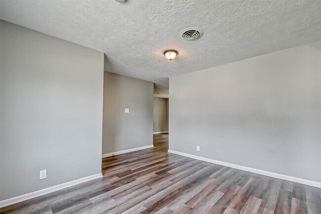Building Photo - 5606 Elm Spring Dr