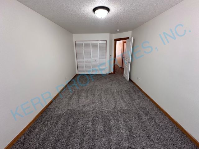 Building Photo - FREE RENT! Beautiful 1900 square foot 3 be...