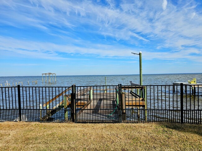 Building Photo - 3876 Paradise Bay Dr