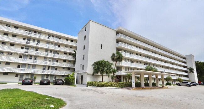 Building Photo - 2851 Leonard Dr