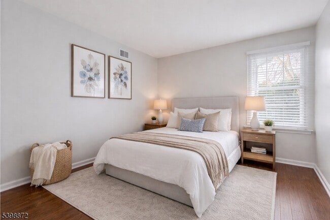 Building Photo - 56 Maple Ln