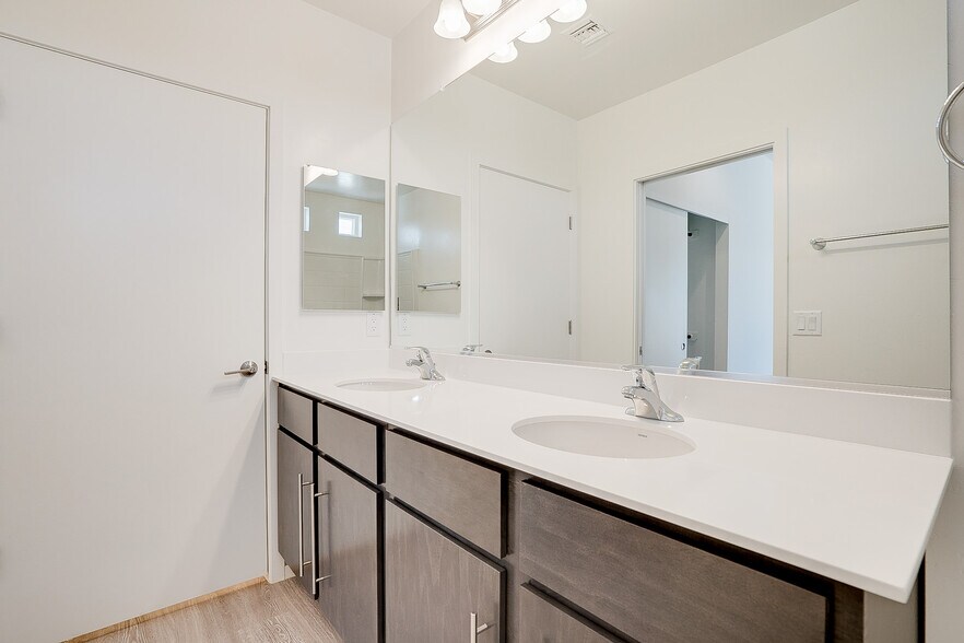 Prime Bath - 8665 E Ultra Dr
