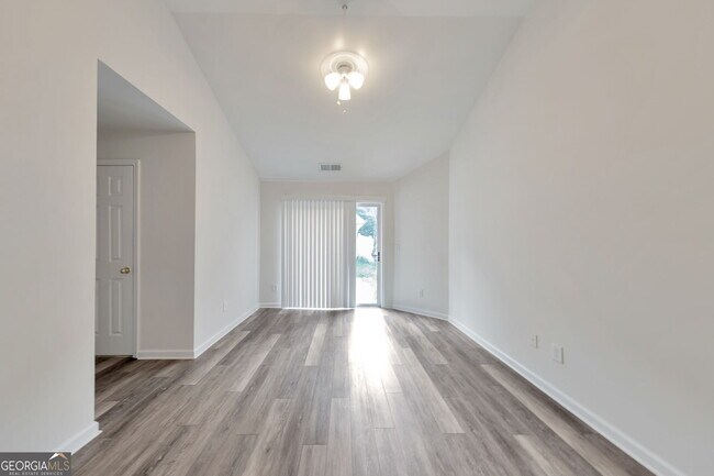 Building Photo - 196 Highland Falls Dr