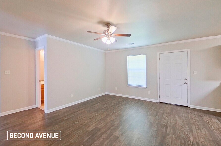 Building Photo - 203 Glenn Oak Dr