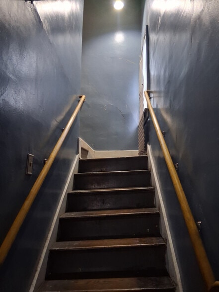 Building Photo - 487 Chalmers St