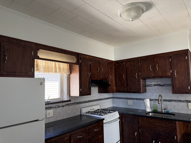 Kitchen - 54 Wallace St