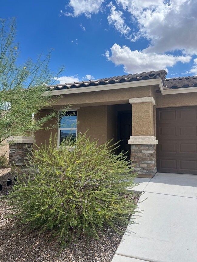 Building Photo - Beautiful Home In Benson, Perfectly Locate...