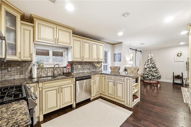 Building Photo - 5960 River Ridge Ln