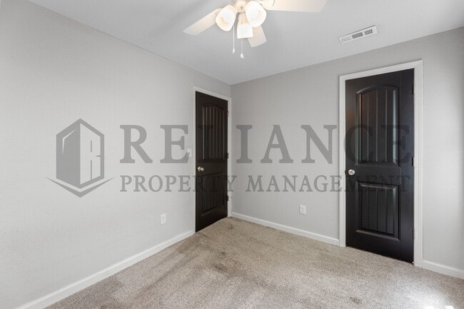 Building Photo - 1041 S Christine Ave