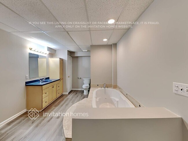 Building Photo - 1911 Ascot Terrace NW