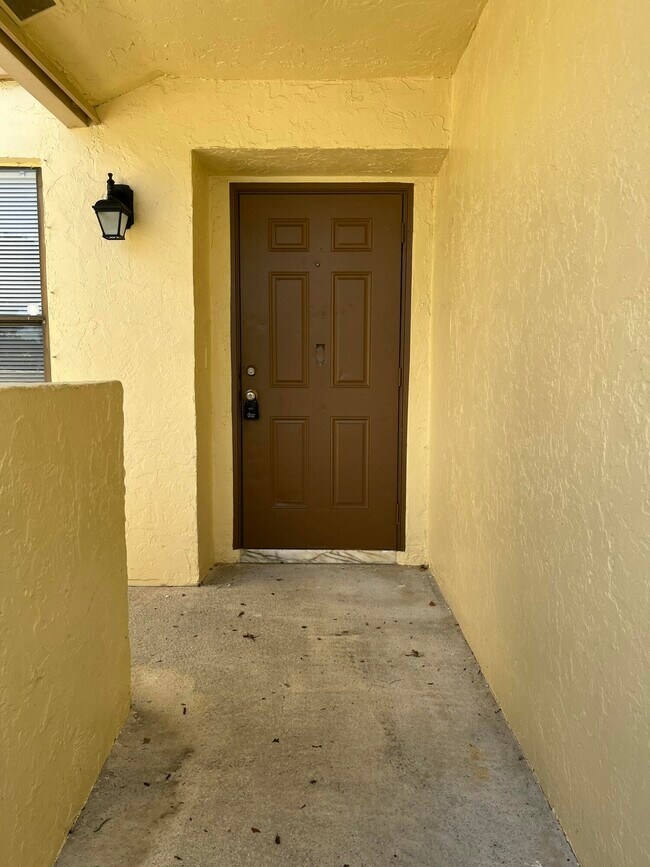 Building Photo - 1296 White Pine Dr
