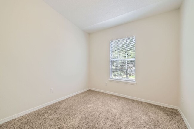 Building Photo - Windermere townhouse