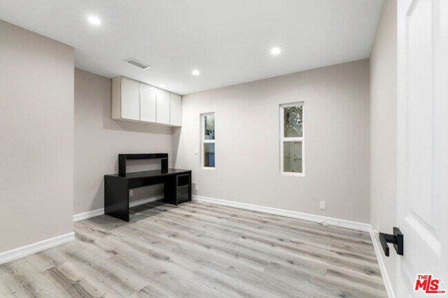 Building Photo - 164 N Willaman Dr