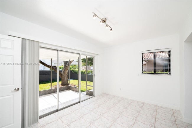 Building Photo - 2340 SW 16th St