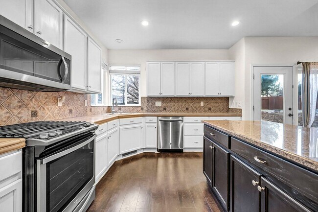 Building Photo - Enjoy this Spectacular Parklike backyard with Landscaping Included in Rent