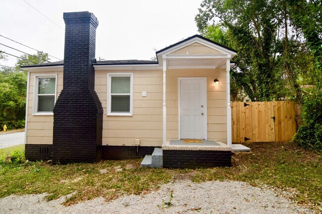 Building Photo - Modern Comfort with Timeless Cozy Charm and a fenced-in yard!