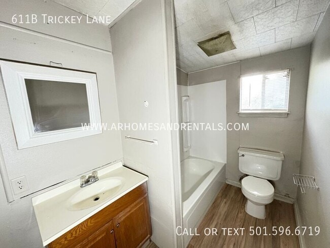 Building Photo - 611 W Trickey Ln