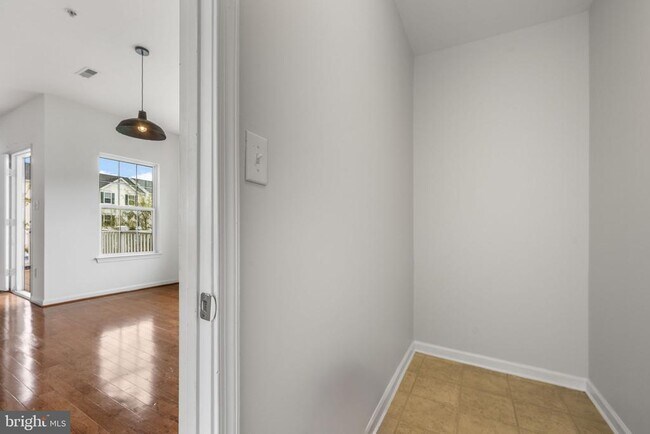 Building Photo - 202 Bardel Dr