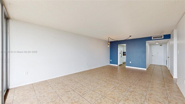 Building Photo - 18011 Biscayne Blvd