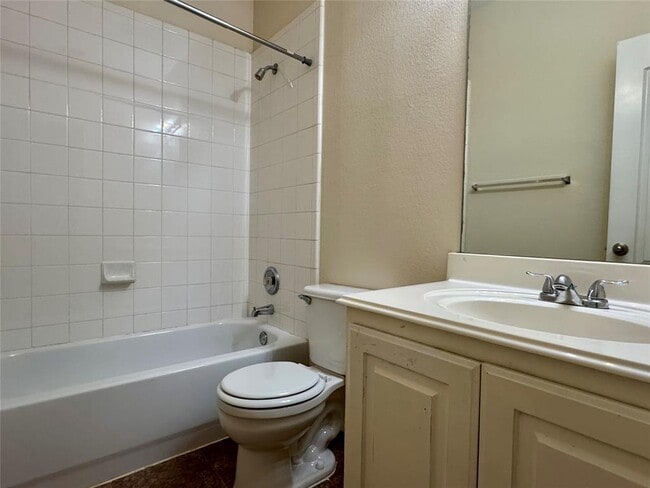 Building Photo - 227 Ashwood N