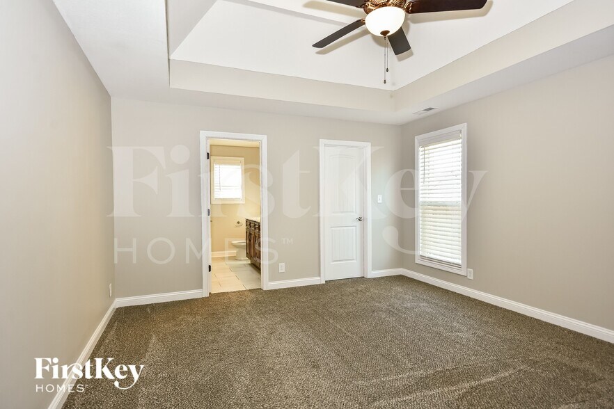 Building Photo - 1045 Rushmore Rd