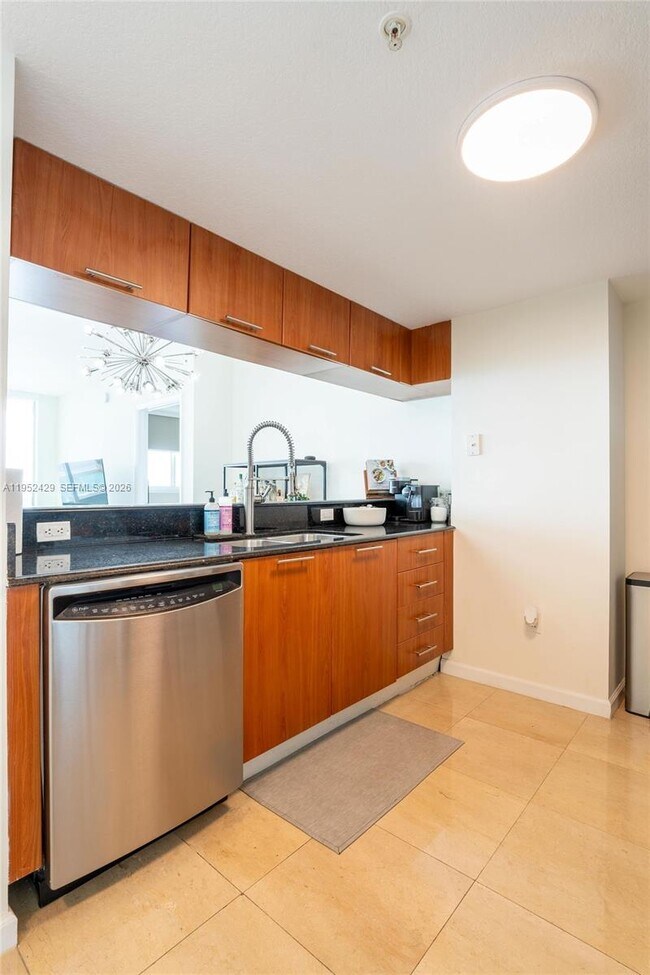 Building Photo - 1800 N Bayshore Dr