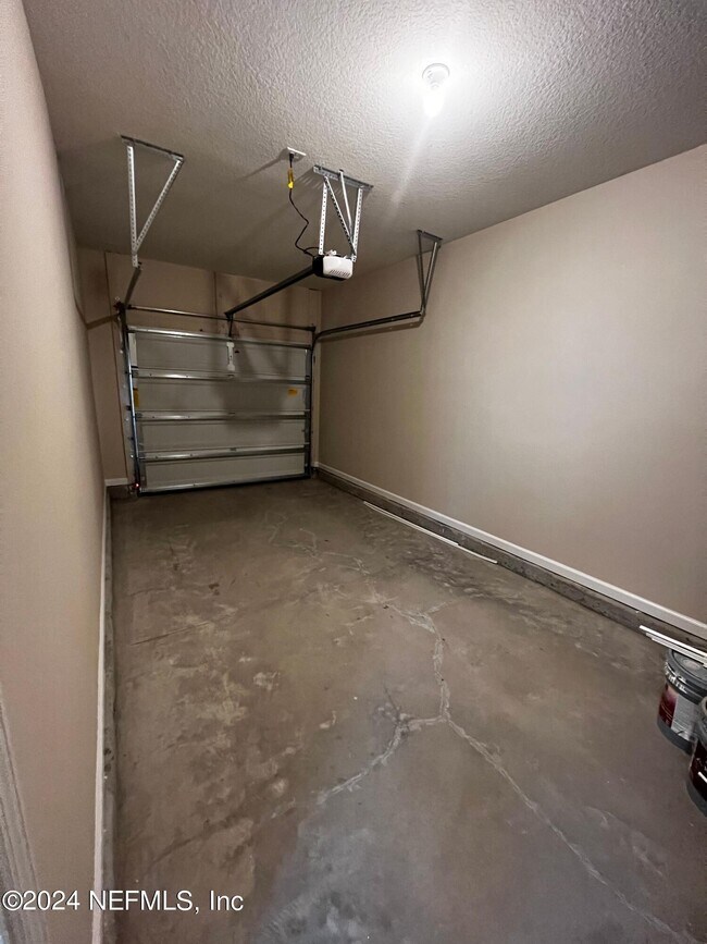 Building Photo - 11804 Beardgrass Wy