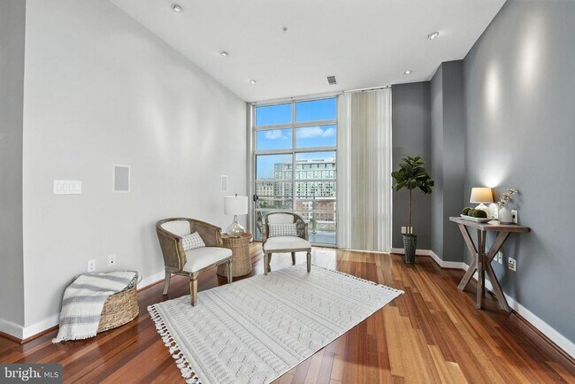 Building Photo - 157 Fleet St