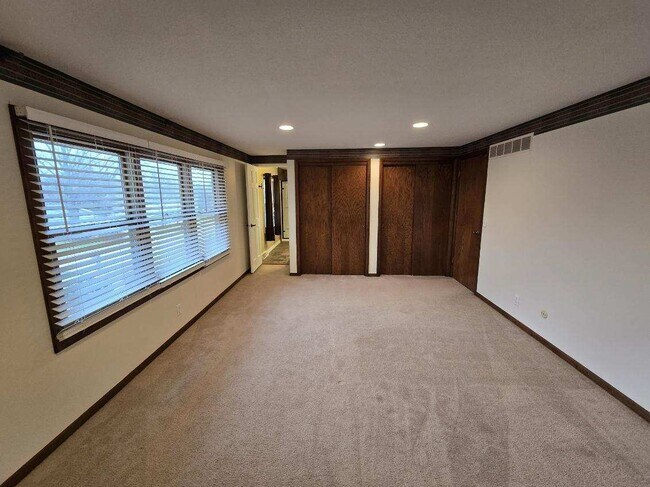 Building Photo - 5109 Coachman Rd