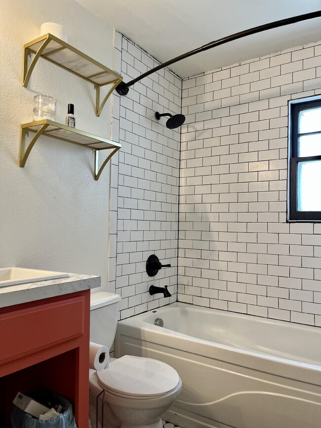 Building Photo - 2611 31st St