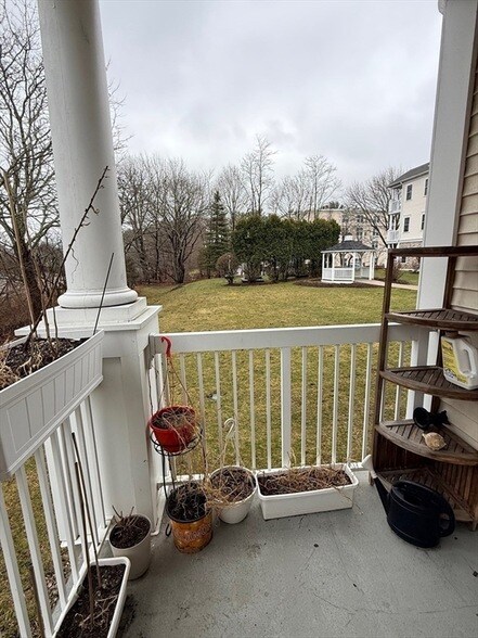 Building Photo - 2000 Davenport Ave