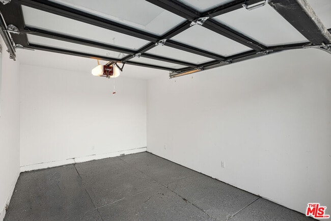 Building Photo - 1057 N Ave 49