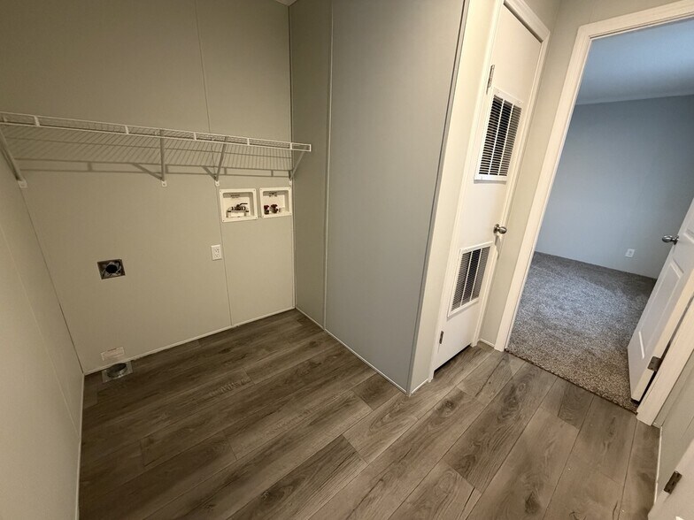 Building Photo - 15381 Danseur Dr