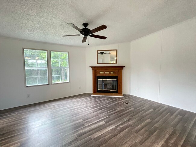 Building Photo - Recently Renovated Home