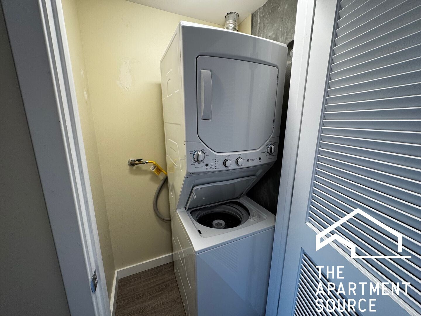 Building Photo - 1324 W Morse Ave