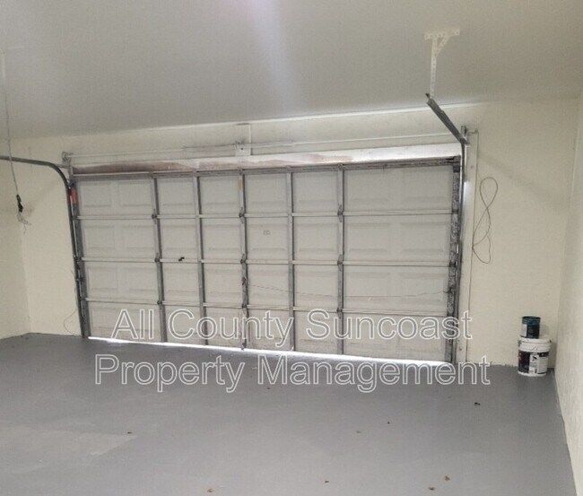 Building Photo - 648 16th Ln
