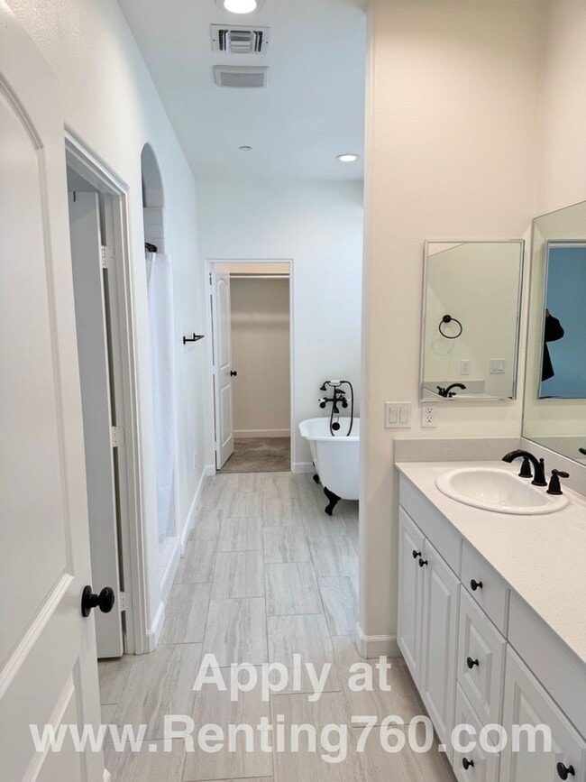 Building Photo - Picturesque Home In 55+ Desert Vista Community!